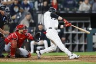 村上宗隆、１２号逆転３ランで“ジャッジ超え”　メジャー単独トップ　角度４８度の“ムーンショット”で年間６７本ペース