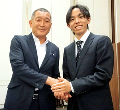 元サッカー少年の「シン・山の神」黒田朝日もサムライブルーに感銘　元日本代表ＤＦ都並敏史さんと対面
