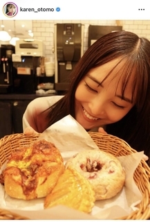 食欲の秋！大友花恋、グルメを満喫する近影を公開「ええ表情してはる」「食べ物前にめっちゃ笑顔」ファンもほっこり