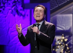 五木ひろし、５月に死去の菅原洋一さんを追悼「憧れの存在でした」