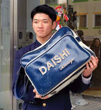 「【ヤクルト】育成ドラフト１位の小宮悠瞳が寮に持ち込んだ思い出のグッズとは」の画像1