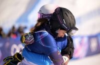 【五輪】メダル逃して６位　三木つばき、悔し涙ため「これがいまの実力」　五輪２連覇のレデツカも準々決勝敗退