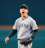 「【巨人】ピンチでダルベックが一塁悪送球エラー→阪神の走塁死でチェンジ」の画像1