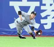 【巨人】佐々木俊輔がダイビングキャッチ　レフトに回った直後に超美技　阿部監督の采配ズバリ