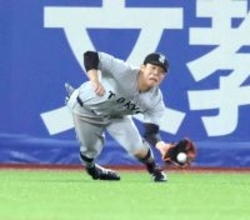 【巨人】佐々木俊輔がダイビングキャッチ　レフトに回った直後に超美技　阿部監督の采配ズバリ