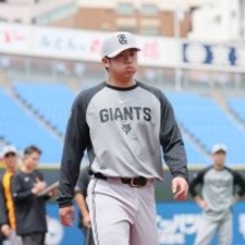【巨人】石塚裕惺が下半身のコンディション不良で試合後に病院へ　橋上コーチ「診断はまだ」　吉川尚輝が２６日に１軍合流へ