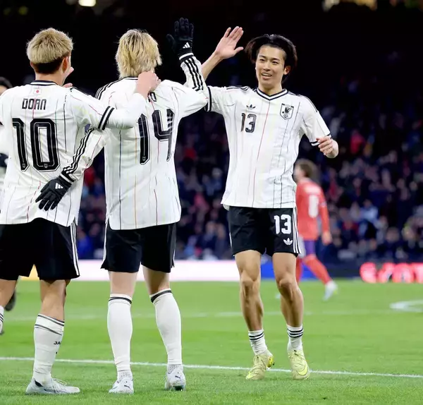 【Ｗ杯】日本代表のアウェーユニホーム売れ行きが絶好調　前回大会比約２５００％増　ホームも３０％増