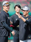 「【巨人】田中将大＆則本昂大の元日本一コンビが楽天ナインに笑顔であいさつ」の画像1