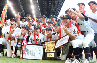 【高校野球】札幌日大が２年ぶり優勝…打撃改革実った！　３回２死から６者連続安打…前田和磨主将「絶対いい景色を見るという熱い思いだった」