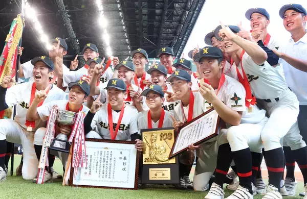 【高校野球】札幌日大が２年ぶり優勝…打撃改革実った！　３回２死から６者連続安打…前田和磨主将「絶対いい景色を見るという熱い思いだった」