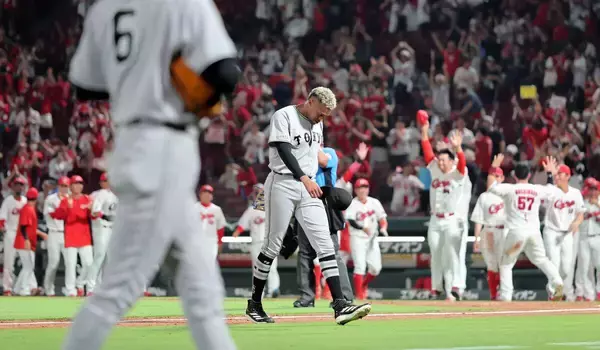 セ・リーグＣＳ争いが混沌！？下位３球団が上位に"全勝"で３位ヤクルトを猛追！ＤｅＮＡ１差＆広島３差＆最下位・中日も５差で追う　ヤクルトは中日に逆転サヨナラ負けで５連敗＆借金７…苦戦が続く