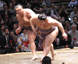 元幕内・英乃海が断髪式　最後の一番は弟・翔猿と　白星締めも「さすが現役バリバリ。強い」