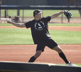 「村上宗隆が新天地のキャンプ施設で始動　心強い日本人パートナーとタッグで合同自主トレ」の画像1