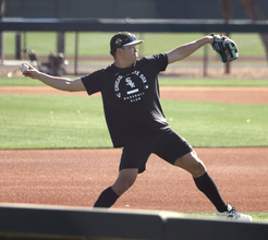 村上宗隆が新天地のキャンプ施設で始動　心強い日本人パートナーとタッグで合同自主トレ