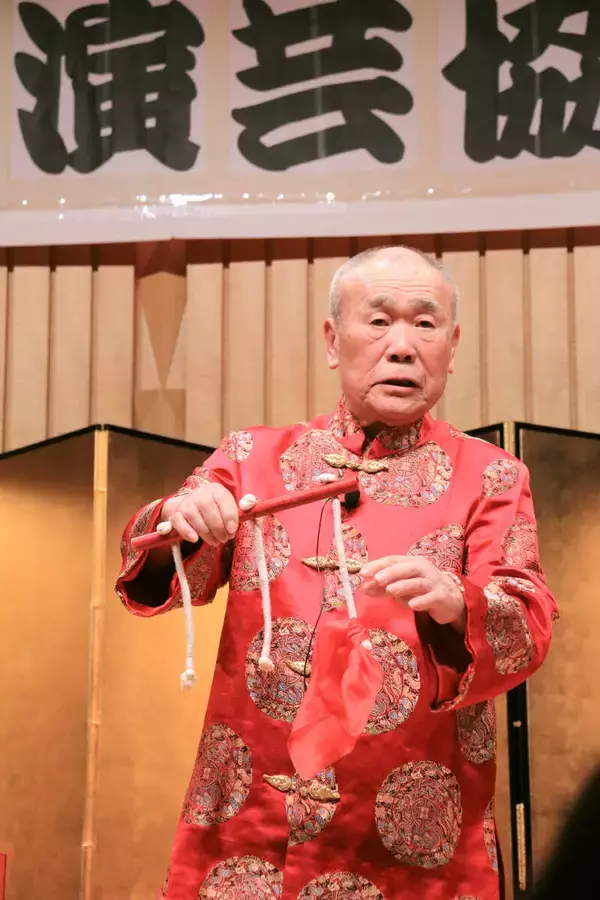 ゼンジー北京、マジック道具多くは人手に　代名詞“大根切って腕切らないギロチン”も「もうない」