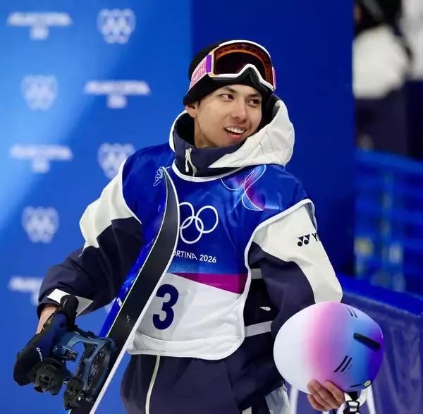 【五輪】平野流佳は泣き崩れ、コーチに支えられて会場を後に…ミスなしで高得点３本そろえるも１点届かず４位