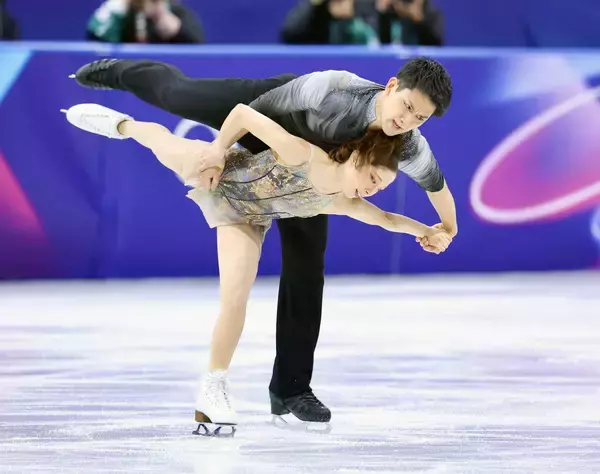 米メディアも称賛「破ることのできない高得点」「ふさわしい勝者」「優雅な着氷」りくりゅう金メダルを各社が報道