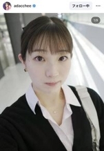 足立梨花、夢叶った！推しブランド白ネックレスを付けた姿が「ビジュ良すぎ」「小さい顔に小さな宝石が良く似合う」