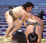 「【大相撲】モンゴル出身・ソソルフー改め城勝雄が初土俵で白星「やっとスタートを切れた」　元大関・貴景勝の湊川親方が部屋継承後初の新弟子」の画像1