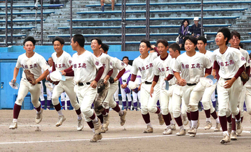 【高校野球】島田工１９８２年以来４４年ぶりの１６強入り　今村陽成（ひなり）３戦連続完投　３月まで指揮官だった藤枝東・中村匠監督に強烈恩返し