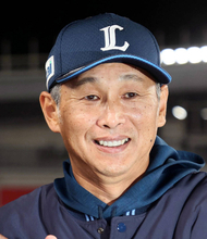 【西武】監督選抜で球宴出場の高橋光成、平良海馬、岩城颯空が西口監督とともにソフトバンク・小久保監督にあいさつ　