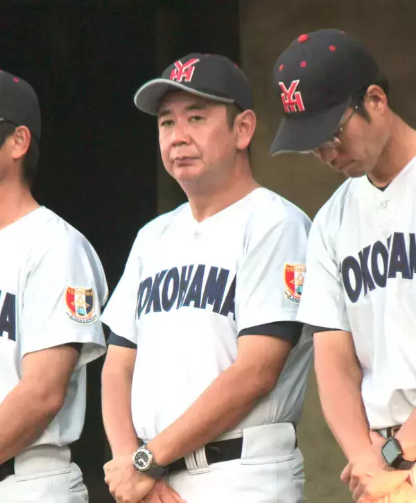 【高校野球】横浜・村田監督「すごく悔しさがこみ上げて」慶応に敗れ県内連勝４３で止まるも「またそれで強くなればいい」…秋季神奈川県大会