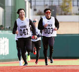 「【巨人】育成５位・知念大成「罰として３日間は野菜多めに食べます」　新人１５００メートル走で最下位」の画像1