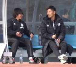 【Ｊ２磐田】中村俊輔臨時コーチ川島永嗣と談笑　横浜ＦＣ時代にも指導受けた井上潮音は感激