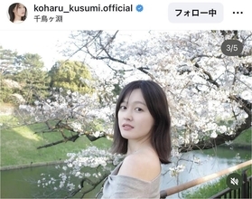 元「モー娘。」久住小春、オフショルの美肩お花見コーデ！