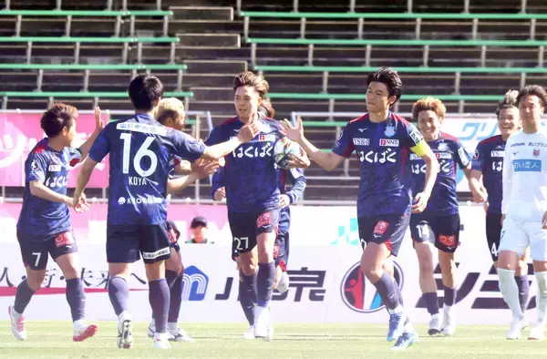 【Ｊ２甲府】ホームで札幌に逆転勝ち…新加入のＭＦ安田虎士朗が同点アシスト＆決勝弾「やっと甲府に来たことを示せた」