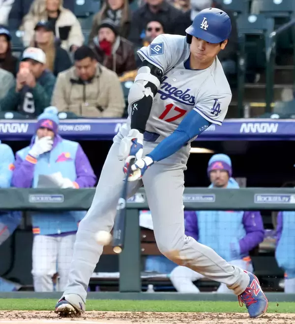 極寒１・６度　ドジャース史上“最寒試合”に　大谷翔平は菅野智之から２打数２安打…試合前に吹雪で雪景色