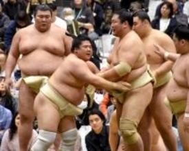 幕内・宇良が肩すかしで小結・熱海富士撃破など１８番「やれる限りのことをやっている」