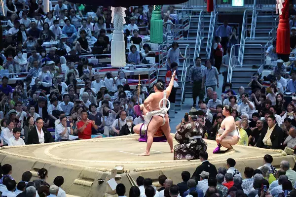 大相撲会場内の火災発生を伝える放送は、お客さんによるボタンの押し間違い　災害用の音声優先で土俵入りのアナウンスは流せず