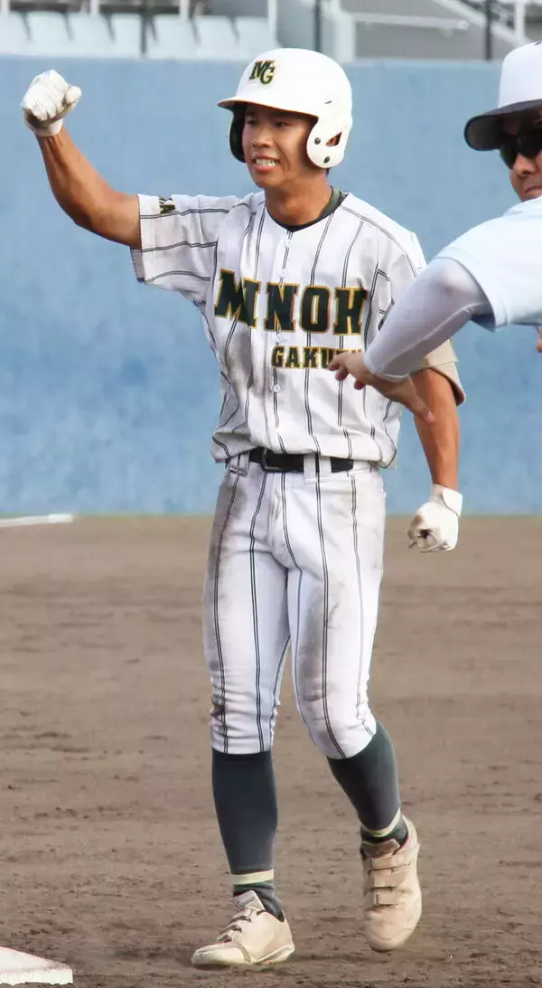 【高校野球】箕面学園の二見陽琉（あたる）「当たっちゃいました」サヨナラ押し出し死球で初決勝