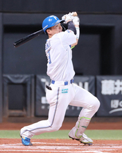 【日本ハム】「打撃のことなんて考えられない」今季初スタメンマスク郡司裕也が、いきなりの一発に「勝ちたい～！」
