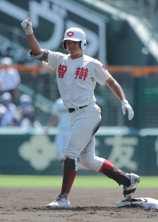 【甲子園】強打の智弁和歌山、下位打線の連続長打で先制　１番長友も適時二塁打　驚異の長打攻勢に聖地どよめく…防御率０．２０の健大高崎から２点先行