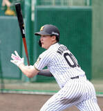 「【阪神】新加入の元山飛優が“鶴瓶師匠パワー”でシート打撃２安打「運をもらったみたいな感じですね」」の画像1