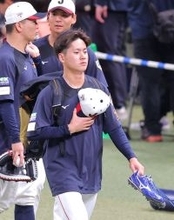 緊急招集の金丸夢斗が侍ジャパン合流　アクシデント続出の投手陣　松井裕樹が無念の辞退で３人目の離脱