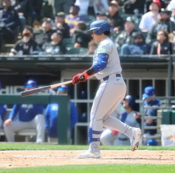 岡本和真が３打席連続三振　６試合連続安打中…村上宗隆と初対戦　村上は本拠地開幕の第１打席に中前安打