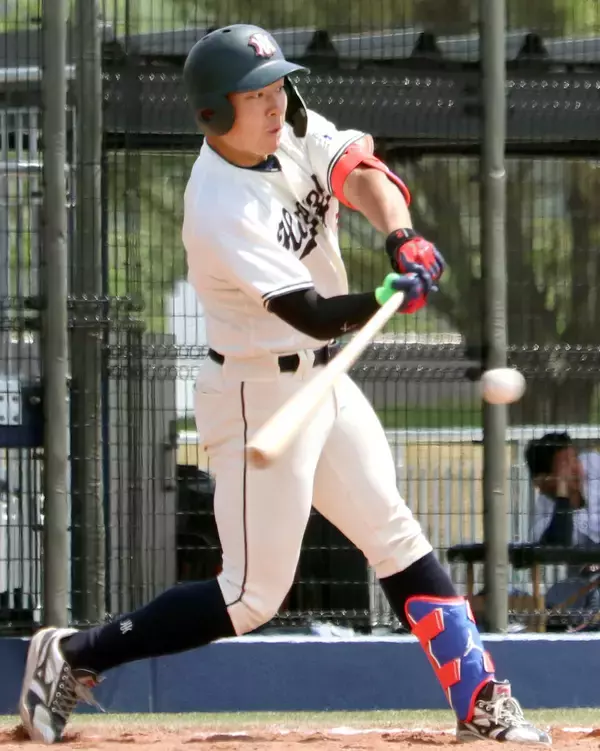 【大学野球】花園大・佐伯侑哉が特大の本塁打含む３打点　岡本和真に憧れる大砲が目覚めた…京滋大学
