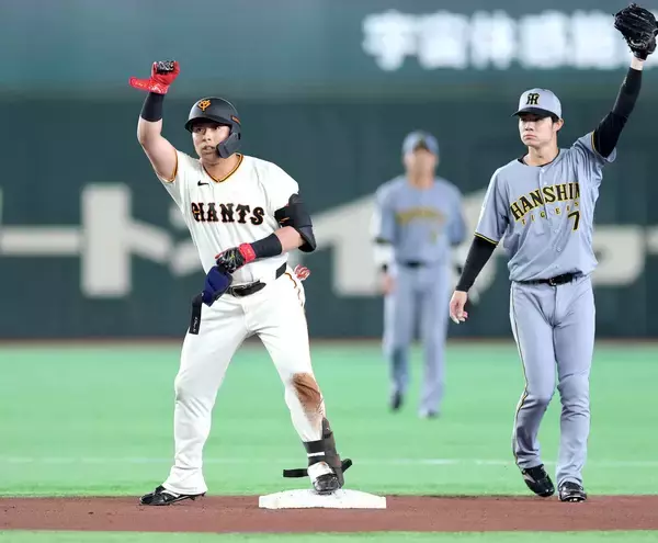 【巨人】浅野翔吾が今季初打席でラッキー初安打　遊撃後方へのフライを野手がお見合いで二塁打　この日１軍初昇格