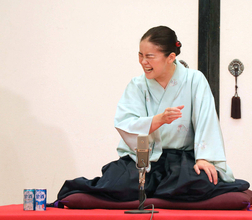 林家つる子　森永製菓のイベントでアレンジ加えた「反対俥」披露　汗拭きながら「甘酒が飲みたい」