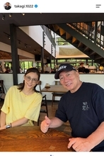 元プロ野球大物６７歳　モデルの美人妻と夏休みショット！「奥様美しいわぁ」軽井沢でラブラブの高木豊氏