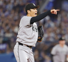 【巨人】５回からリリーフ陣が奮闘　５失点の小笠原慎之介のあとを則本昂大、船迫大雅、平内龍太、代木大和が無失点リレー