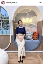 「１人写真の寂しさが凄い笑」高橋みなみ、二人掛けにちょこん…清楚な姿に「一人でもこの輝き」「美しい」