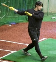 【巨人】ど派手なイエロー手袋で稲妻のように鋭い打球！三塚琉生「尖った１発」キャンプは２軍スタート予定も巻き返す