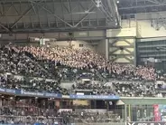 ドジャース戦にもメジャーで流行中の“上半身裸集団”が出現　試合中に増殖→左翼スタンドを約３００人が占拠「レッツゴー！ブルワーズ！」の大応援