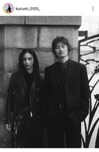 電撃婚したカップルが「美男美女」「絵になる」栁俊太郎＆玖瑠実　スタイリッシュな夫婦ショットが反響