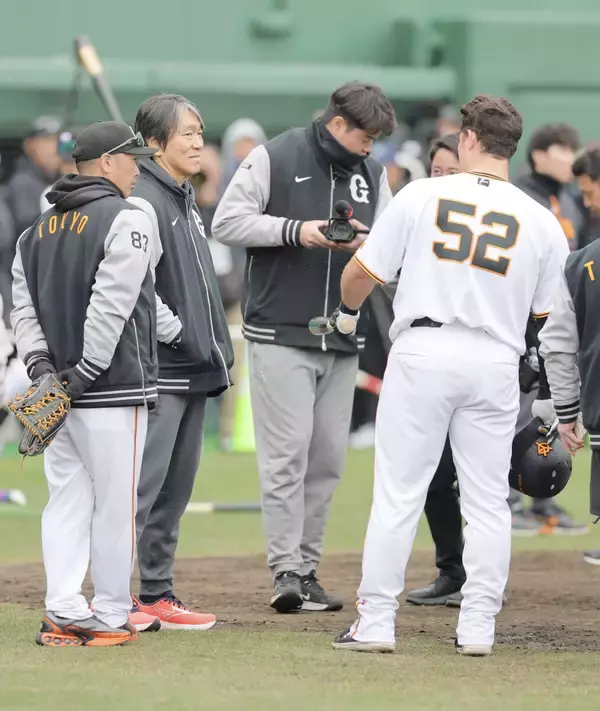 【巨人】松井秀喜臨時コーチの門下生１号はリチャード　６分超の熱血指導