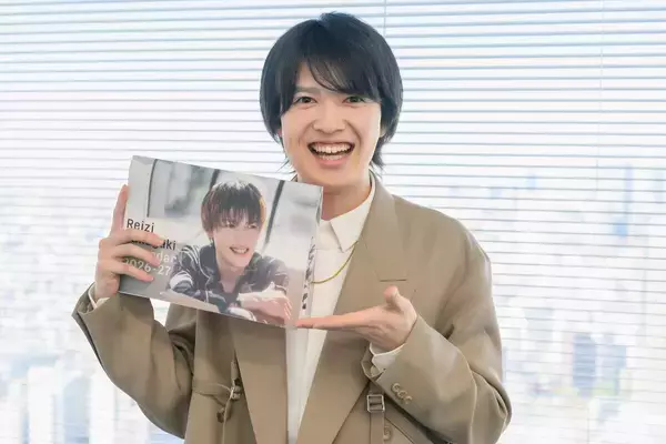 坂垣怜次　舞台デビューから１０年で初のカレンダー発売「今の自分にしか出せない七変化」と自信